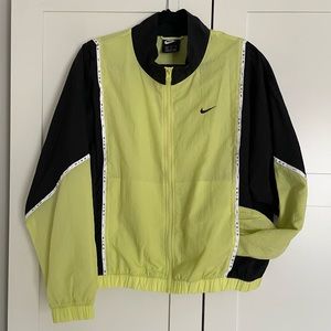 Nike women’s windbreaker jacket